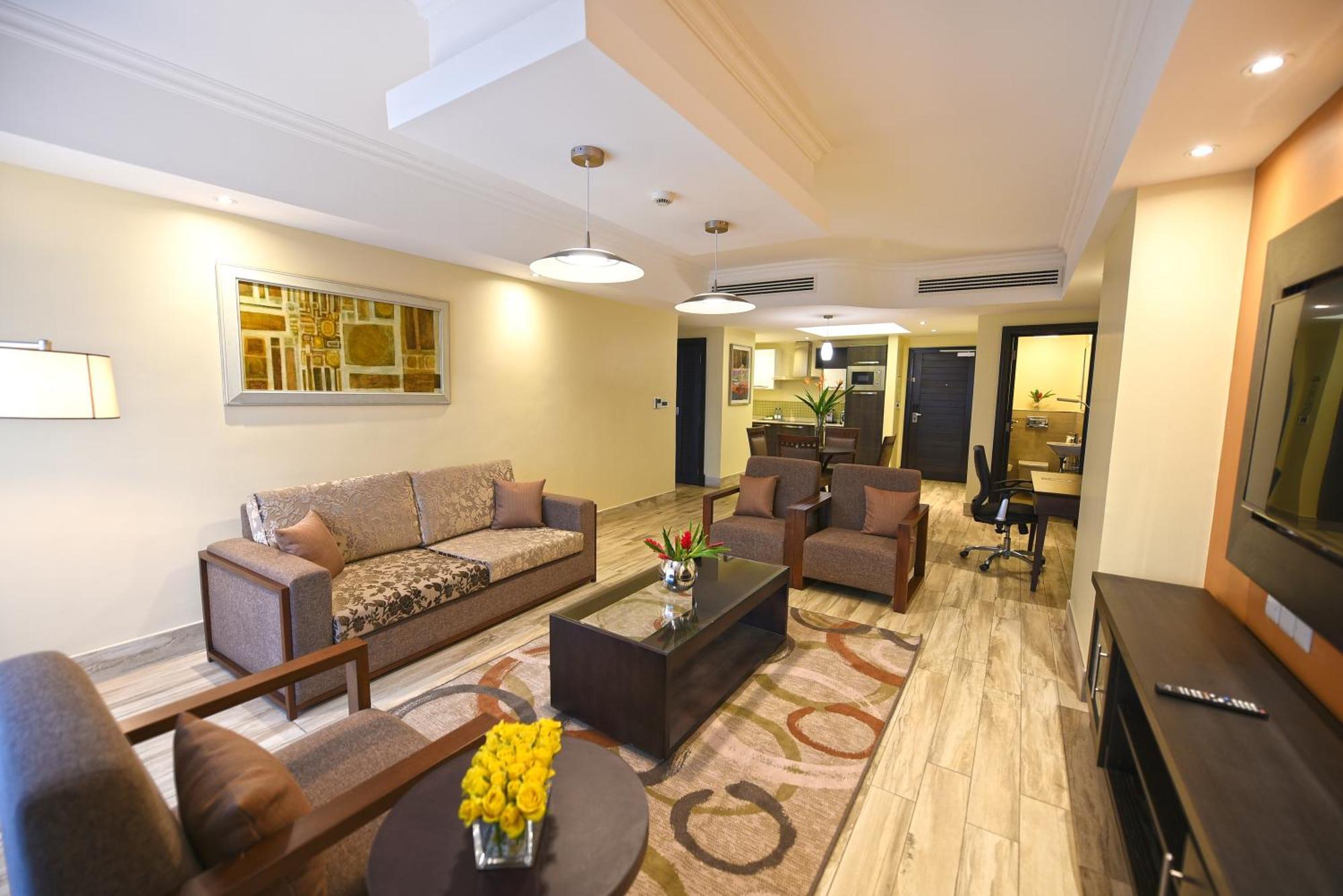 Mestil Hotel & Residences Кампала Экстерьер фото
