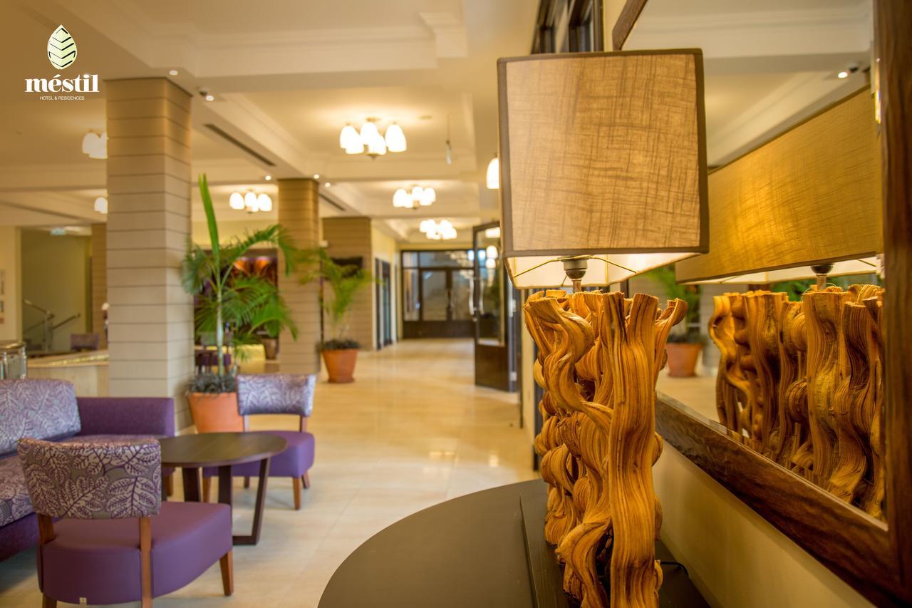 Mestil Hotel & Residences Кампала Экстерьер фото