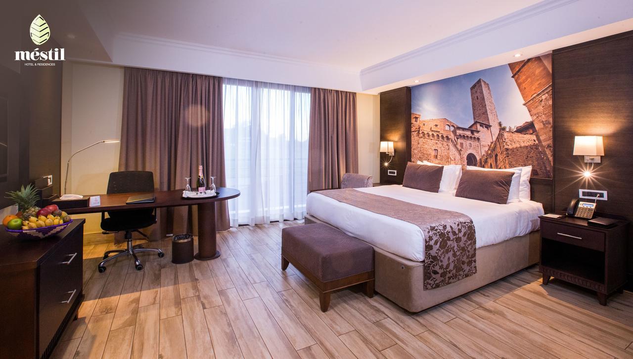 Mestil Hotel & Residences Кампала Экстерьер фото