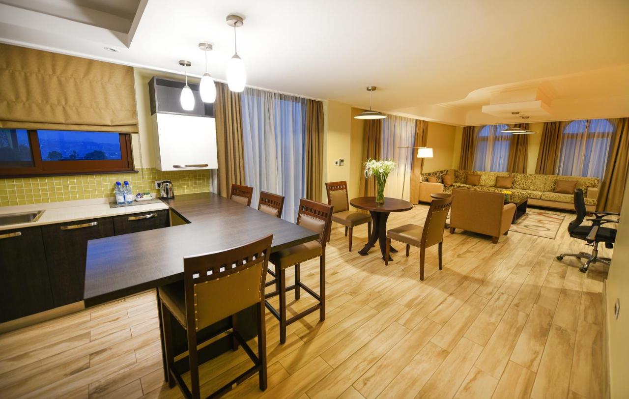 Mestil Hotel & Residences Кампала Экстерьер фото