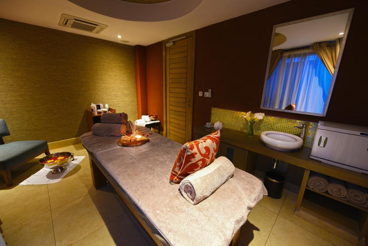 Mestil Hotel & Residences Кампала Экстерьер фото